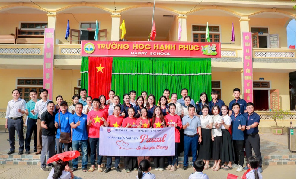 Videoni tomosha qilish uchun bir ayol sevgilisidan qaytib keldi.